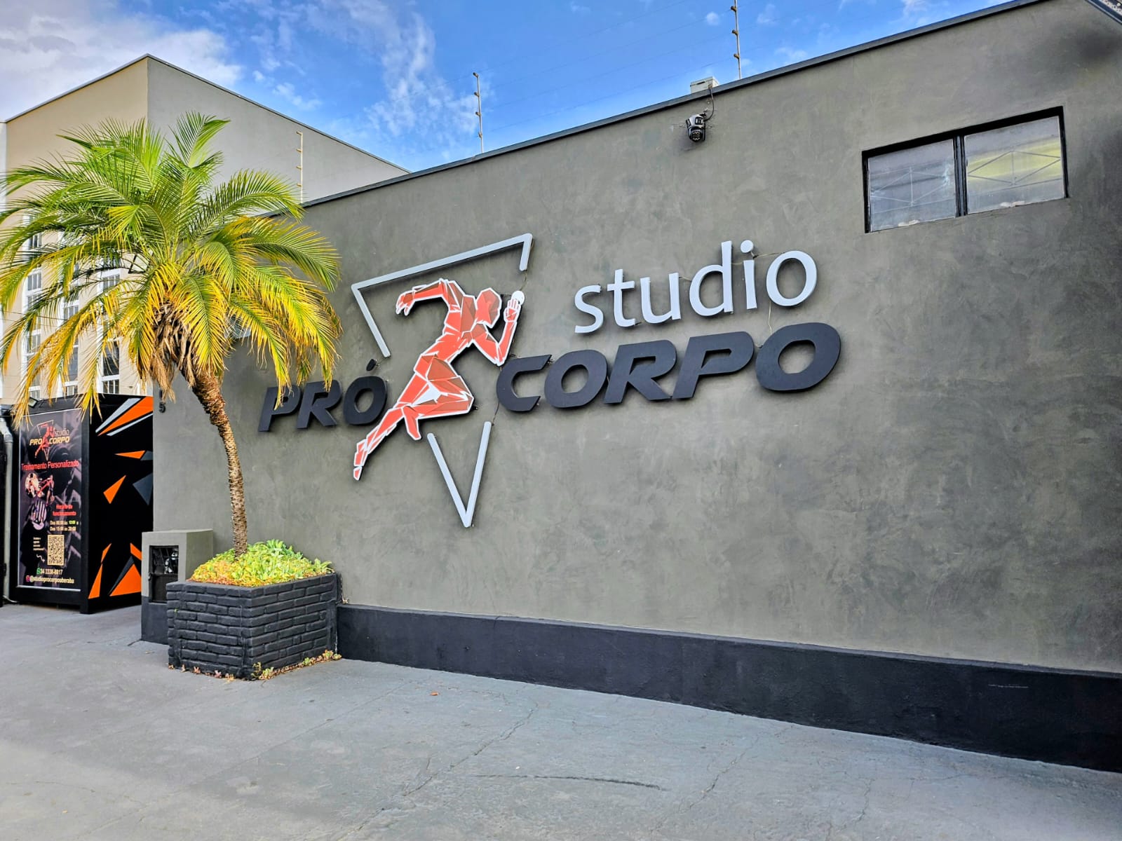 Fachada da academia Studio Pró Corpo na Avenida da Saudade, bairro Santa Marta, Uberaba/MG