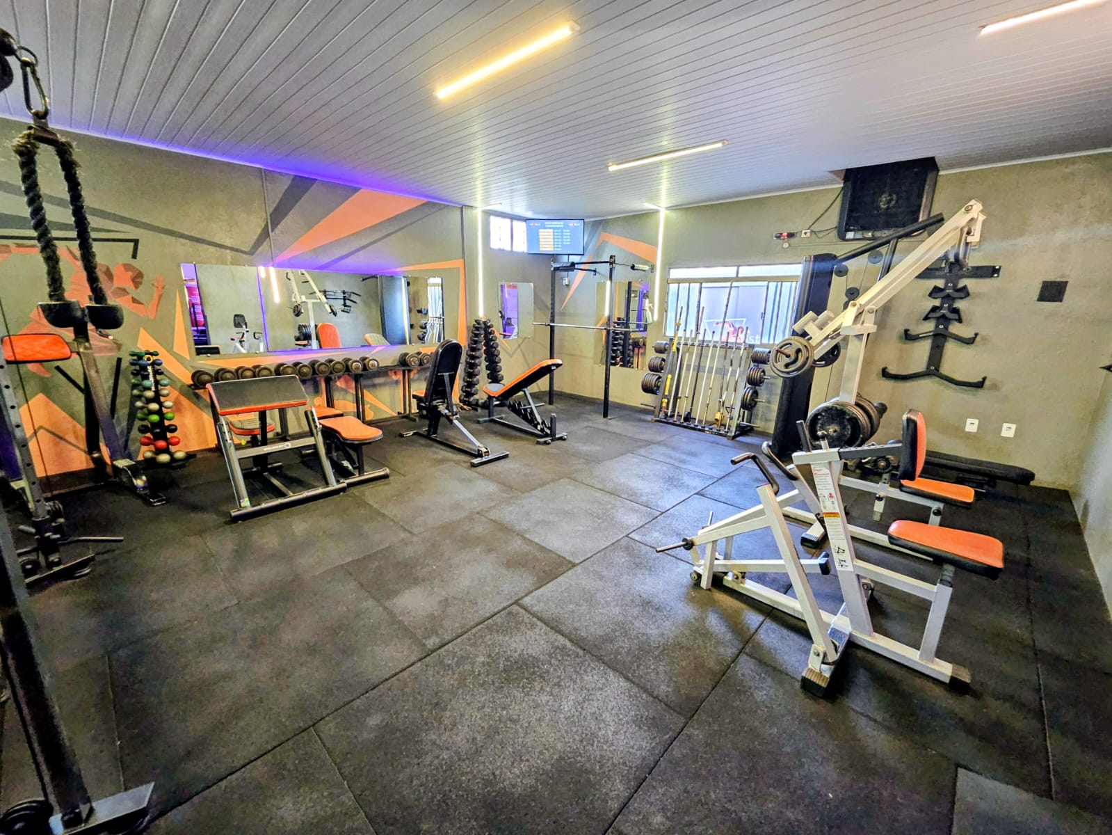 Sala de musculação da academia Studio Pró Corpo em Uberaba